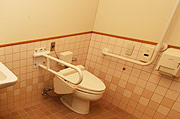 身体障害者用トイレ完備